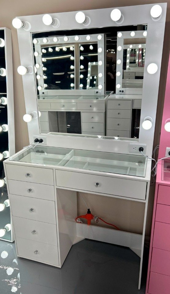1768a021-0d66-4669-9589-0b509ebd0b09.jpeg VANITY TORRE CON CRISTAL